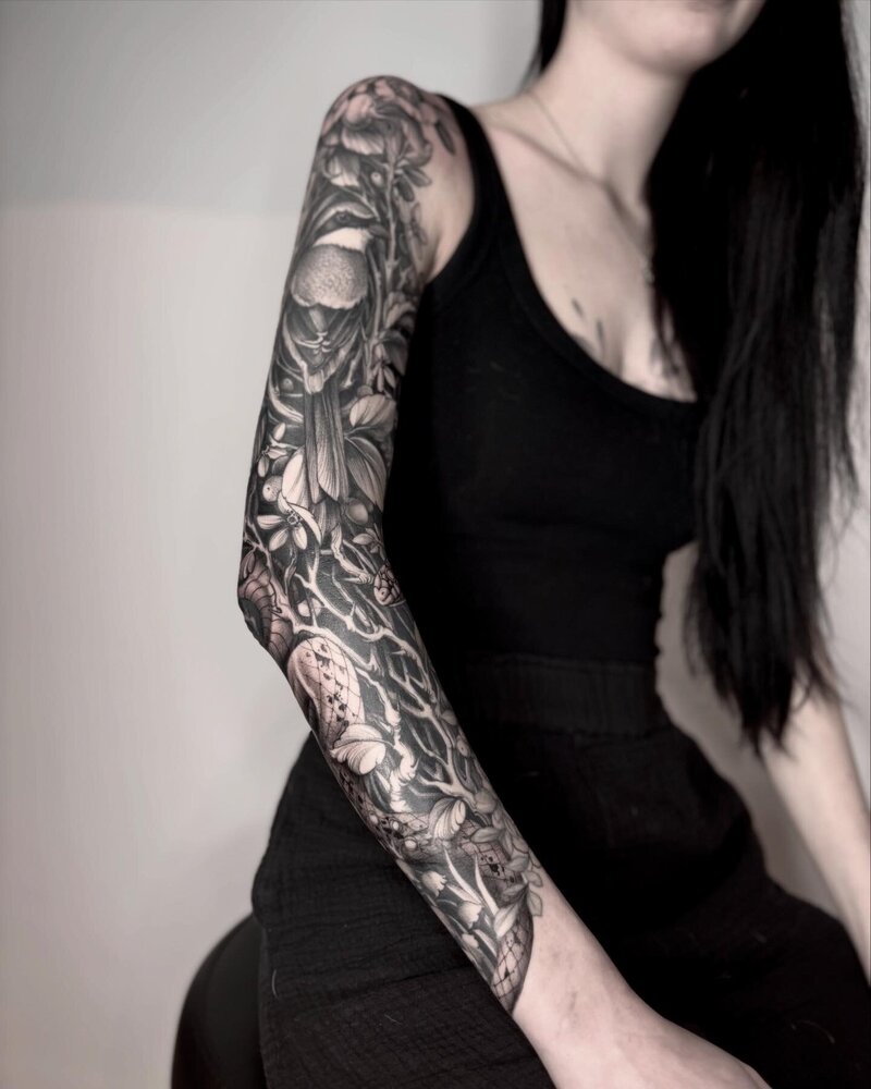 illustrative-blackwork-tattoo