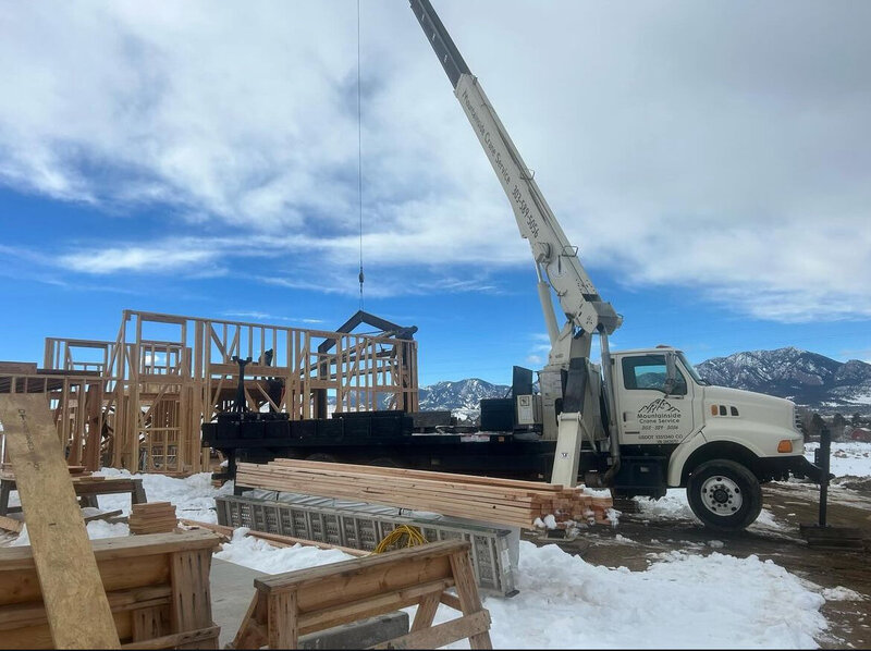 Truss installation in residential boulder with crane service