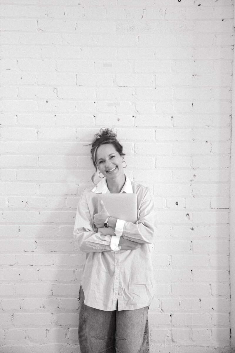 Empowered menopause and perimenopause coach Vanessa smiling with her laptop—offering virtual wellness support for midlife women