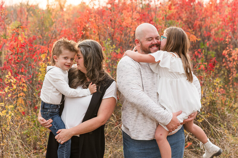 2024-krystal-moore-photography-moose-jaw-fall-family-with-red-leaves-3
