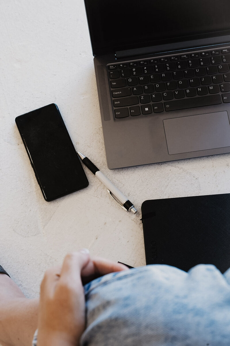 Brooke helps new service-based businesses get organised with clear, easy-to-manage Xero bookkeeping.