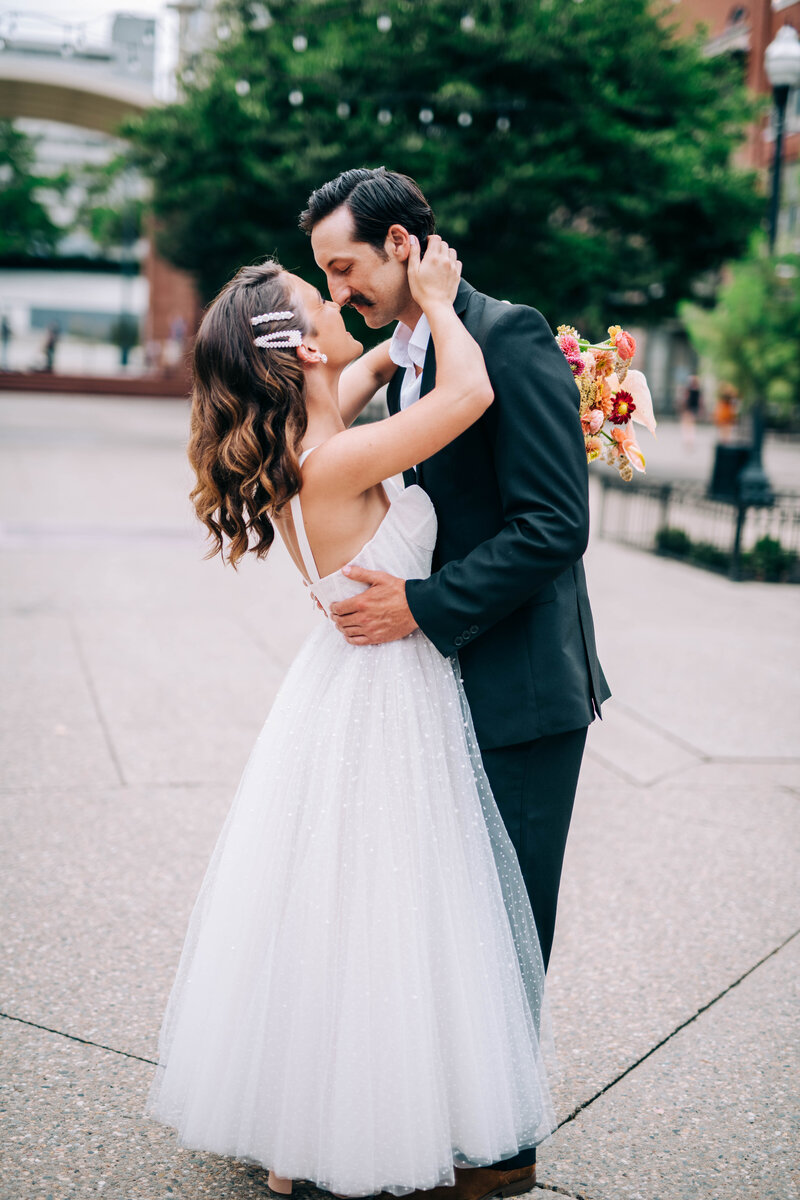 elopement in  Knoxville Tennessee with bride and groom