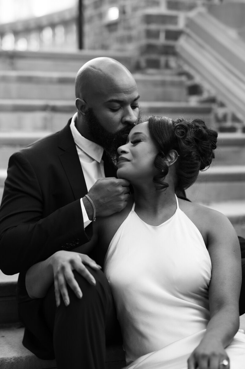 A couple sits togther on the steps of Arthur Blank Foundation in Atlanta, GA