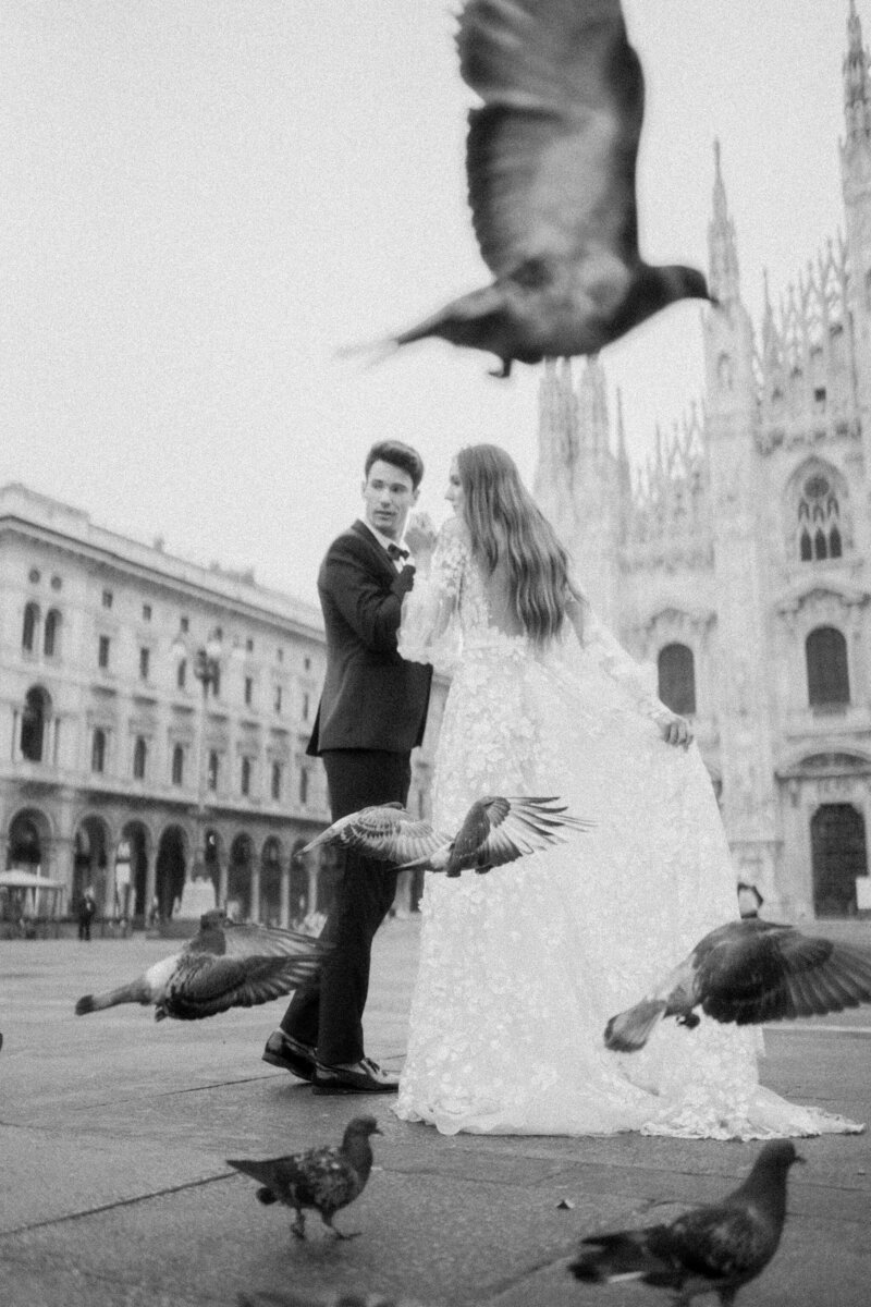 044-Milan-Duomo-Inspiration-Love-Story Elopement-Cinematic-Romance-Destination-Wedding-Editorial-Luxury-Fine-Art-Lisa-Vigliotta-Photography