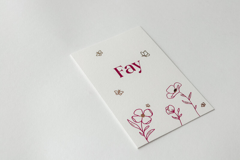 Letterpress-geboortekaartje-Fay-met-bloemen-en-goudfolie-3