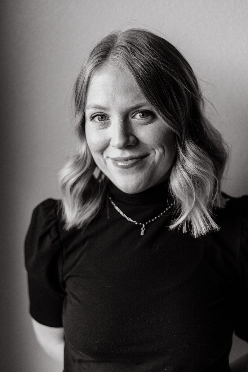 HANNAH HEADDSHOT