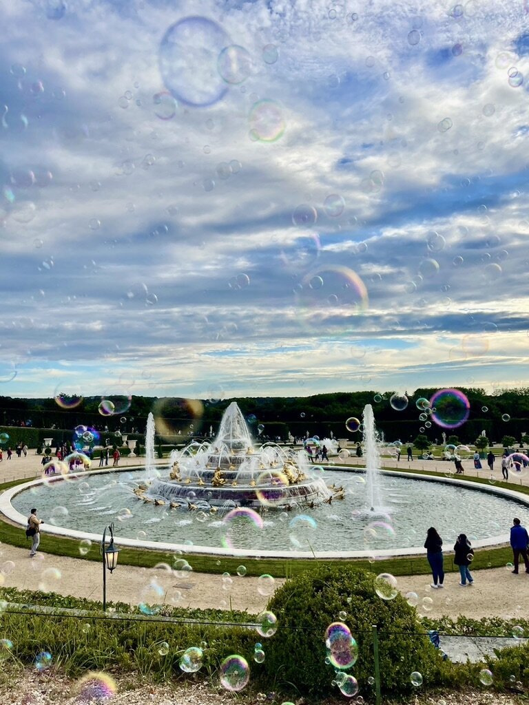 Bubbles and Fountains in Versailles