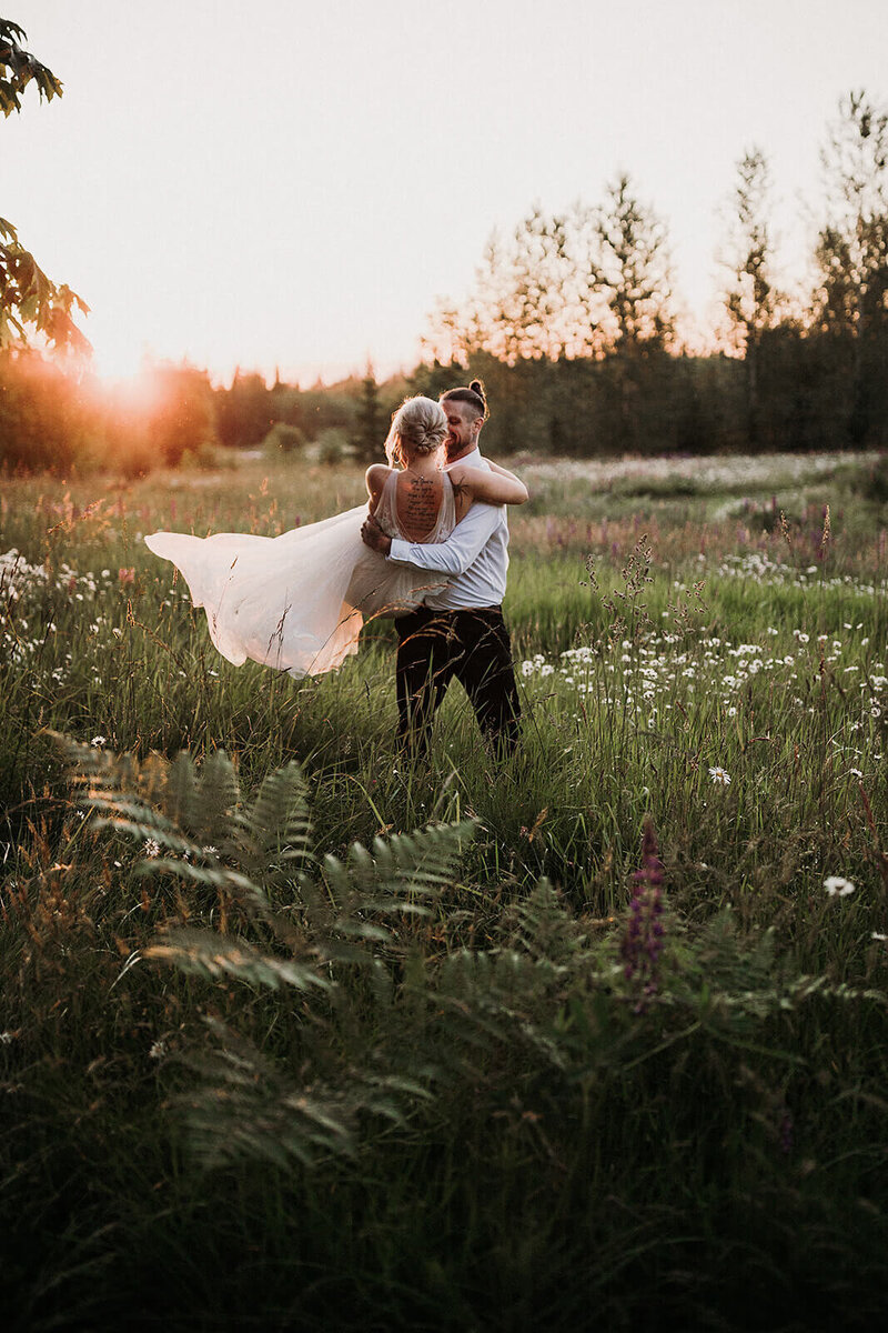 adventure wedding at sunset in Washington State