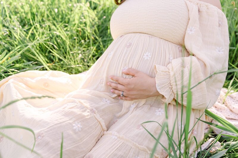 Maternity outdoor portraits