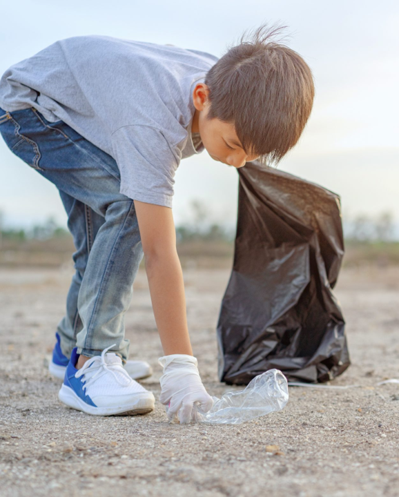 Encourager et sensibiliser la jeunesse à récolter les déchets dès que possible.