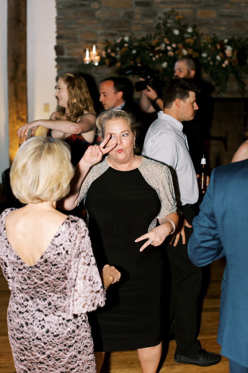 sarah-elizabeth-studio-ohio-wedding-photographer-the-landing-cummins-wedding-saturday-the-party-82