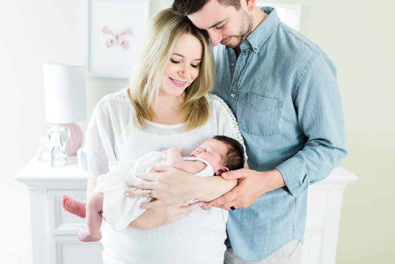 white-lifestyle-newborn-session-portraits-09