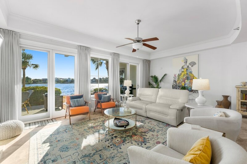 25-web-or-mls-118 Carillon Market St 102-32