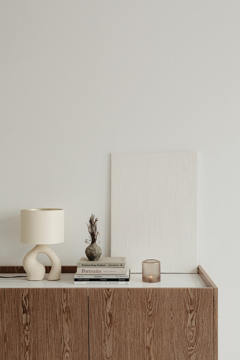 kaboompics_ceramic-lamp-styled-on-a-commode-with-a-stone-top-28424