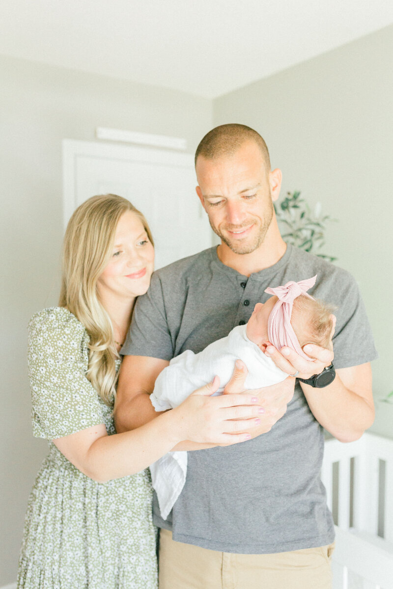 Lyndsey_Rose_Photography_Minnesota_Motherhood_Seniors_Family_Newborn_Photographer_Newborn_Portrait_Gallery1-15