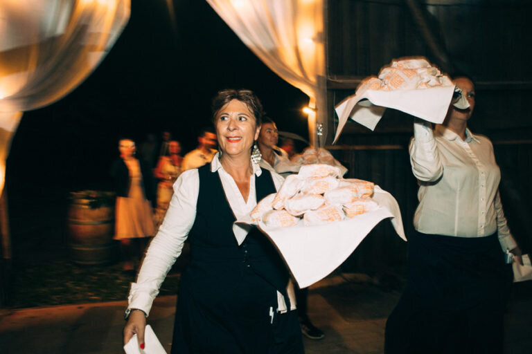 69_064-hamburger-for-midnight-snack-at-wedding-768x512