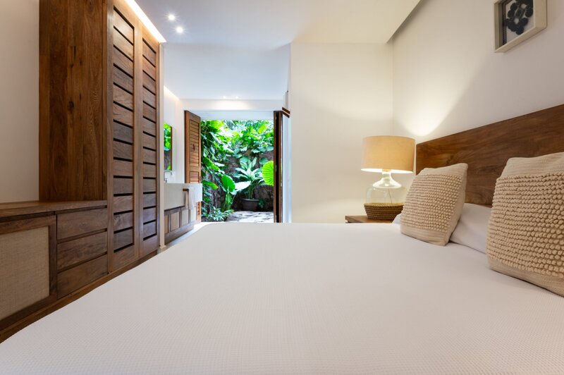 04-1-Careyes-Mexico-Properties-El-Careyes-Club-and-Residences-6C-Suites-Bedroom_7625