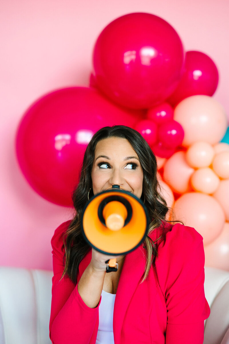 The expertise of our Raleigh balloon artist at Air with Flair, specializing in backdrop and decor balloons. Our expert brings a touch of magic to your events, creating enchanting atmospheres with customized balloon installations