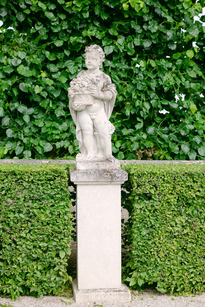 Decretive statue in the gardens of chateau du grand luce during a wedding