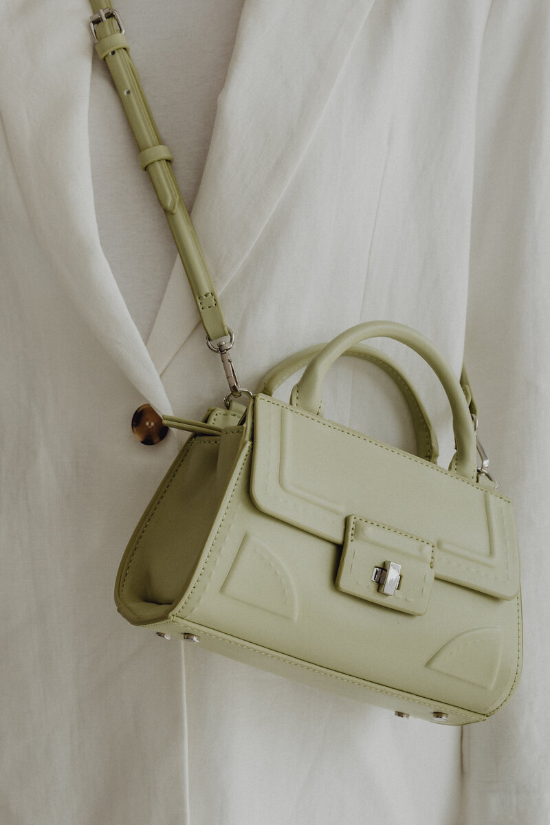 kaboompics_anonymous-female-in-trendy-outfit-with-bag-27806