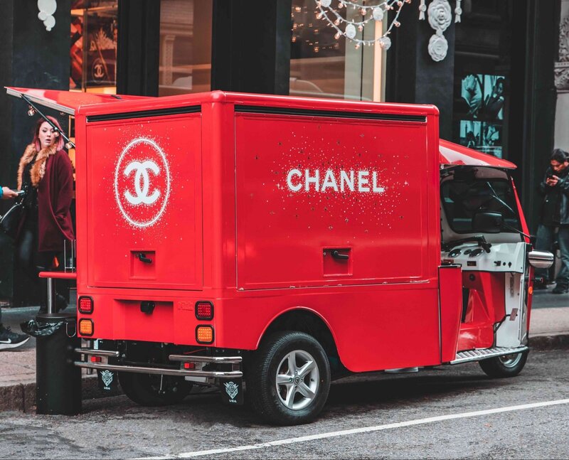 chanel-brand-awareness-tuk-tuk-scaled-e1659386522562