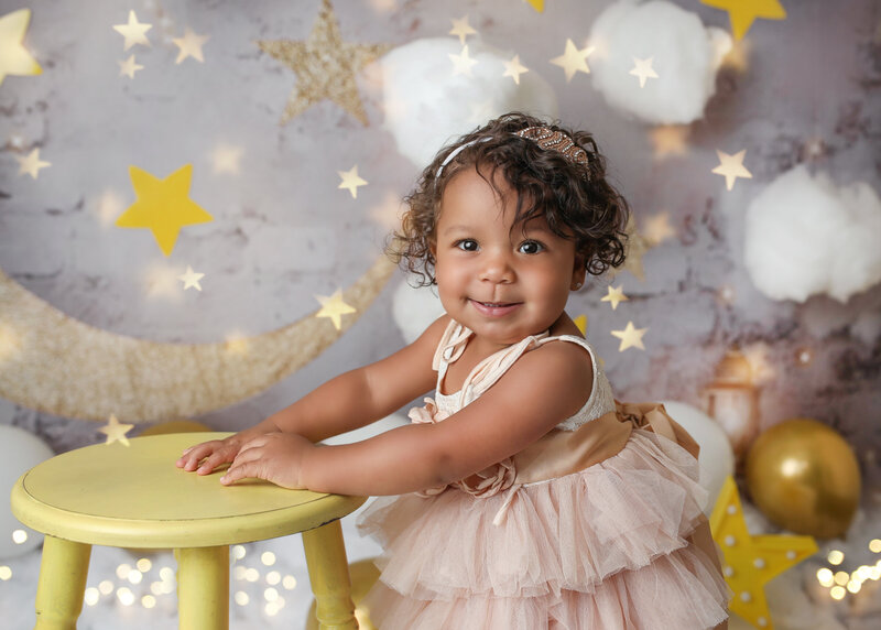 Twinkle twinkle little star birthday with this cutie at her denver cake smash photography session.