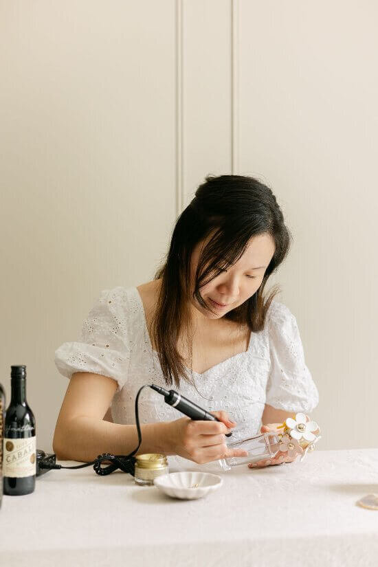 calligraphy bottle engraving on perfume bottle