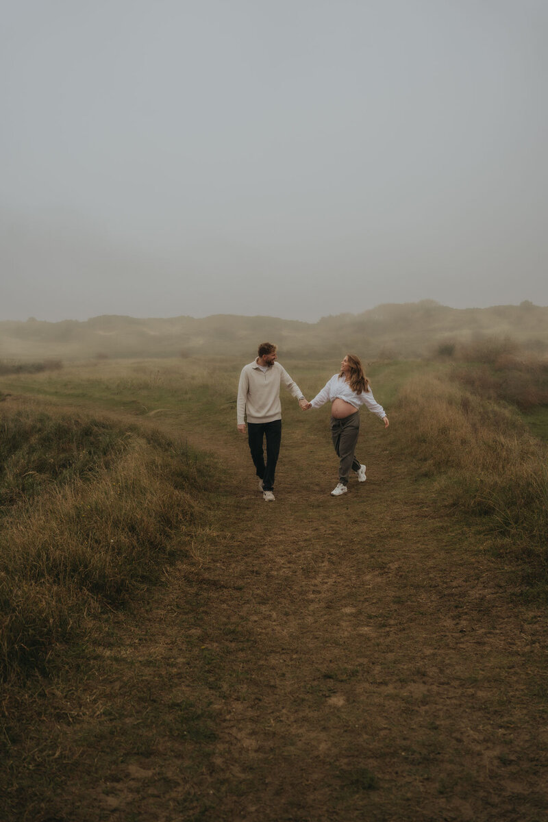 zwangerschapsshoot in de duinen van katwijk