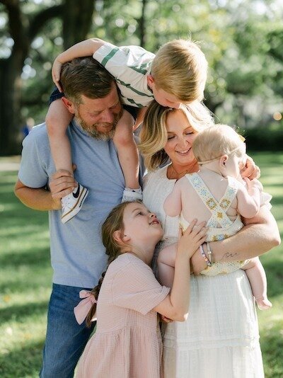 family-photography-pearland-texas-amy-marie-photography-park-mom-dad-three-kids-1