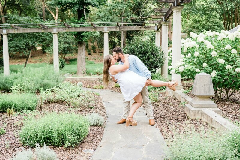 Elli-Row-Photography-CatorWoolford-Gardens-Engagement_2987