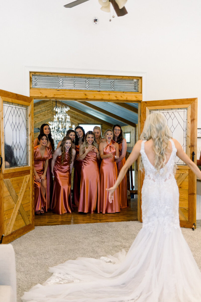 bridal party seeing texas bride for first time