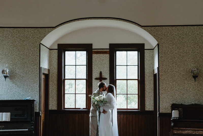 MichaelaHPhotographyElopementPortlandOregonVancouverWashington-36