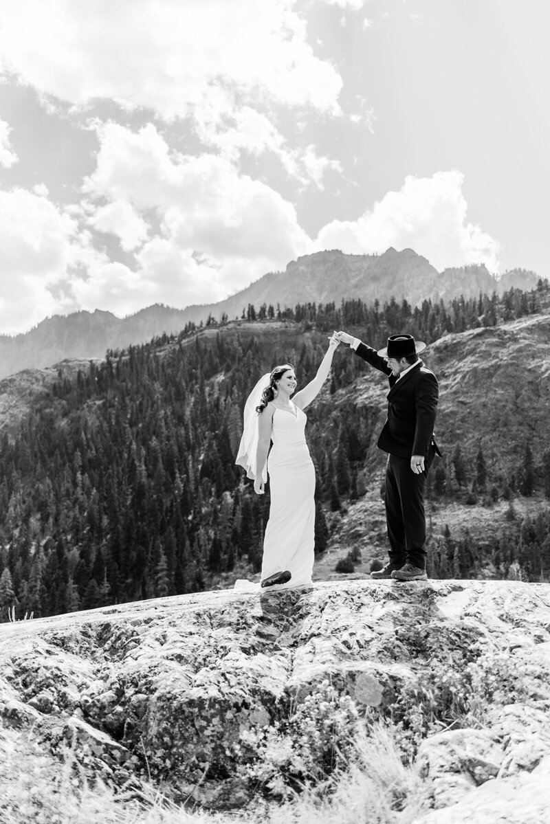 ouray-elopement-red-mountain_0107bw