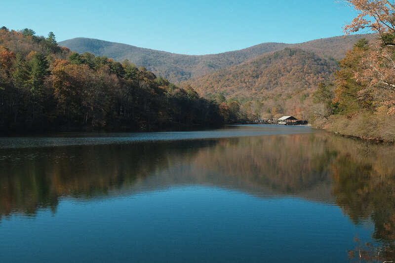 Still lake with a reflection in the fall