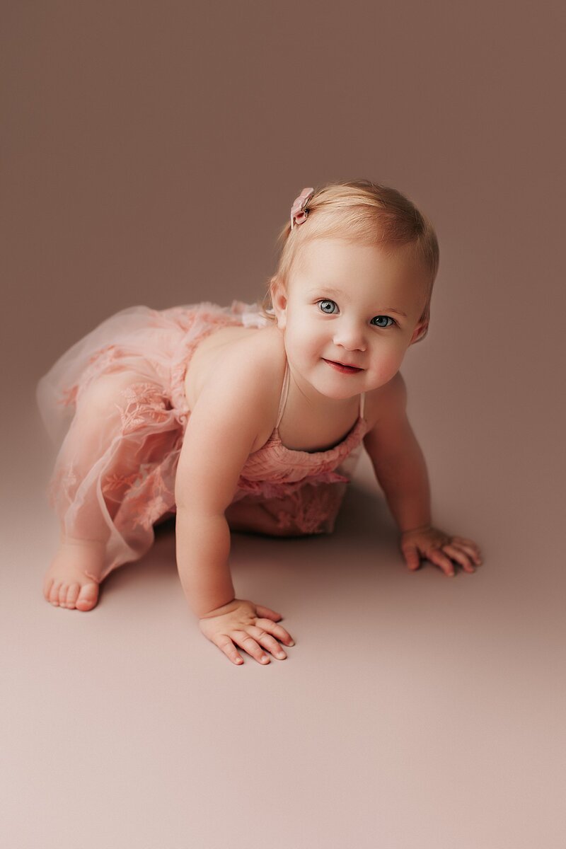 Coordinated outfit and backdrop for creative baby milestone session