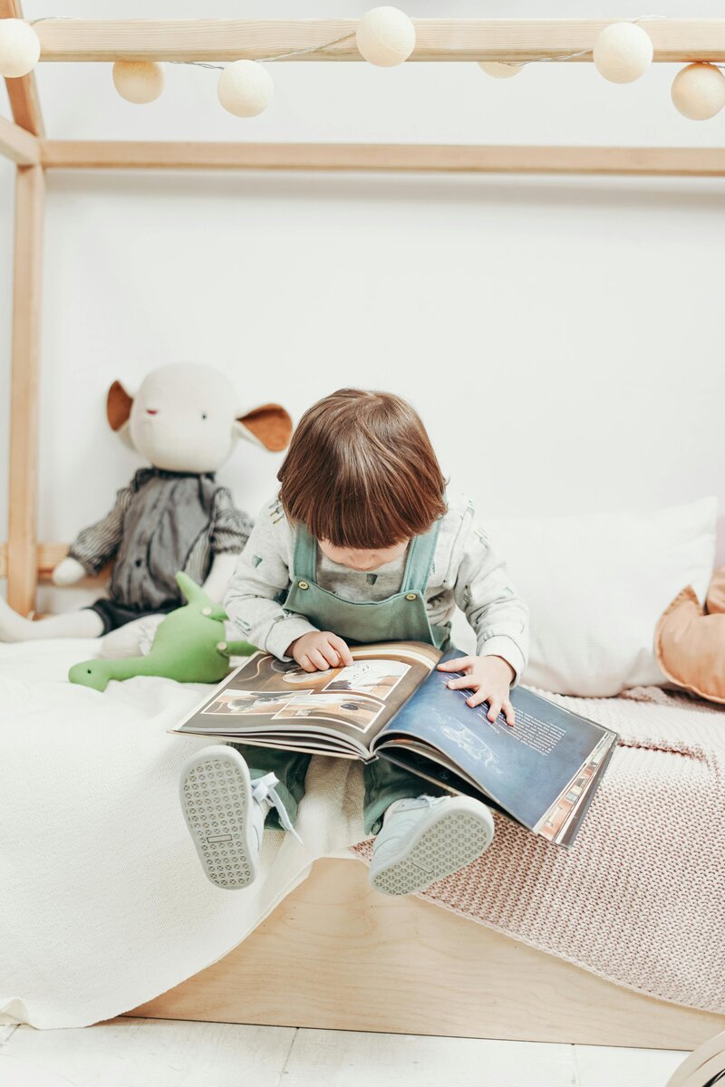 A welcoming and well-equipped tutoring space featuring educational resources, comfortable seating, and a calm atmosphere conducive to focused learning.