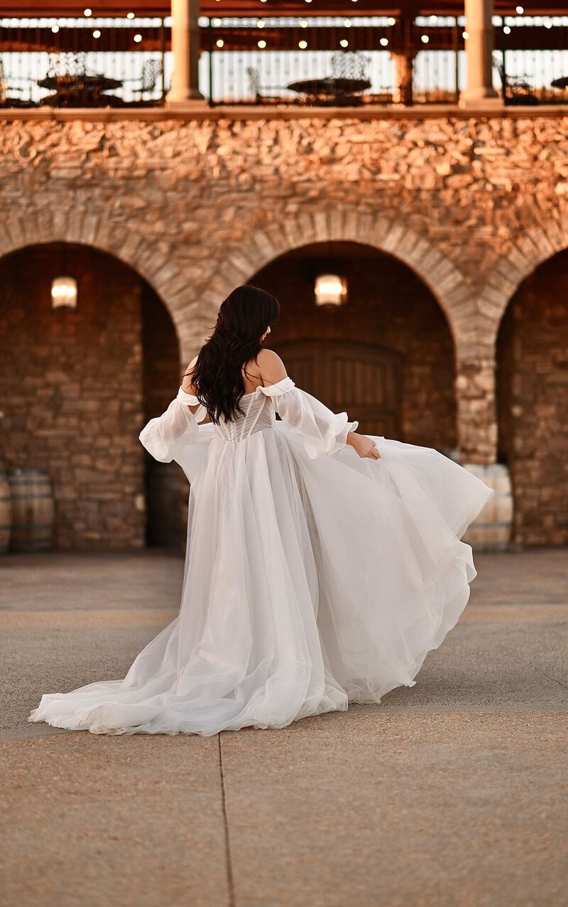 Nunziata Bridal Boutique - Sarnia, Ontario - Martina Liana 1497-6