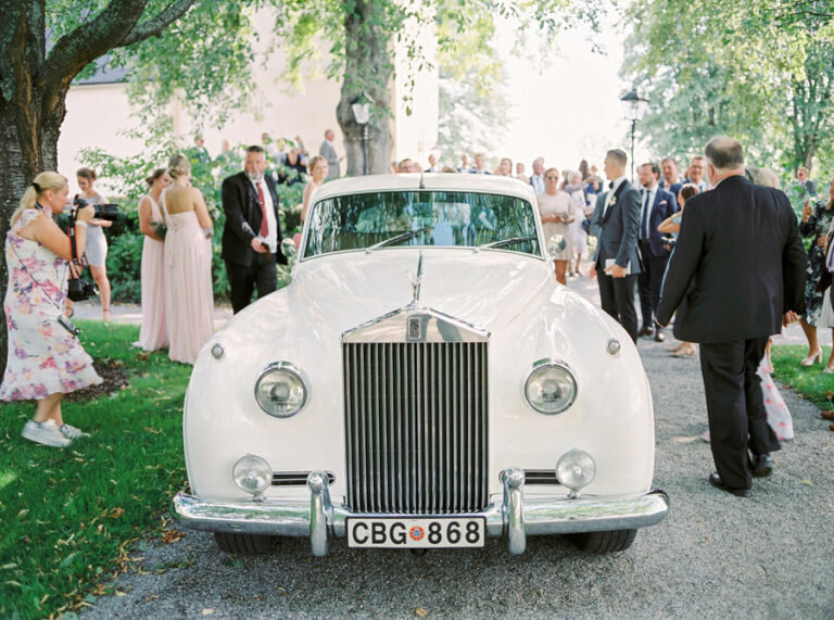 32_031-vintage-getaway-wedding-car-stockholm-768x571
