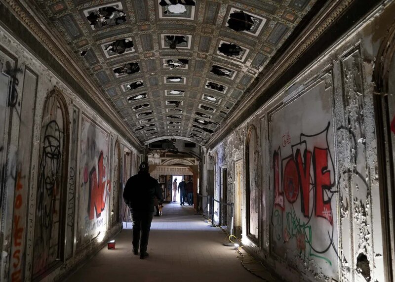 Lee Plaza Peacock Alley_2