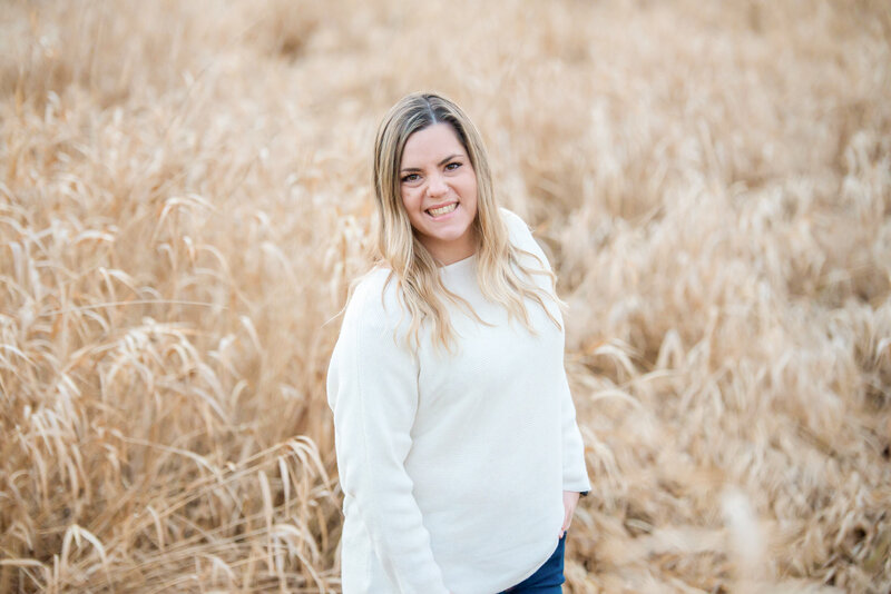 blonde kelowna photographer in a field
