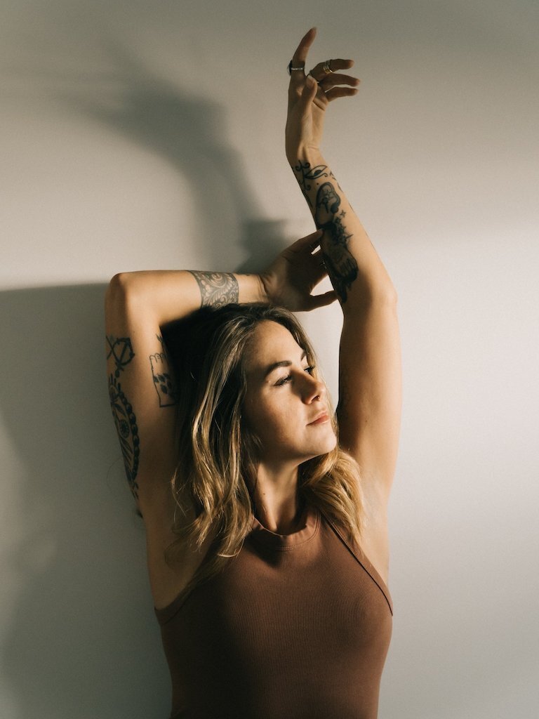Kassidy Brisbin, founder of Ritual Folk and microdose educator in Sayulita, offering 1-on-1 guidance to support personal growth, mindset shifts, and intentional living through microdosing practices.