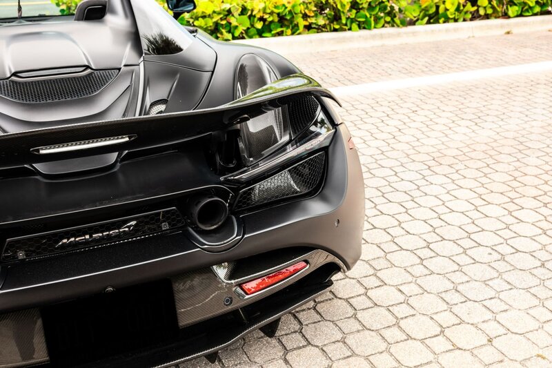 mclaren-720s-spider-convertible-black-for-rent-in-miami-rear-sports-exhaust-and-carbon-fiber-wing-rear-bumper-013