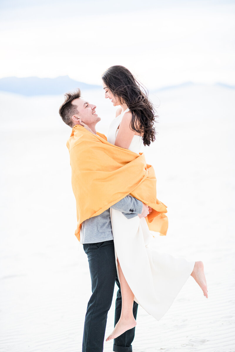 Destination-Elopement-Photographer-White-Sands-National-Park-Wedding-intimate-ceremony