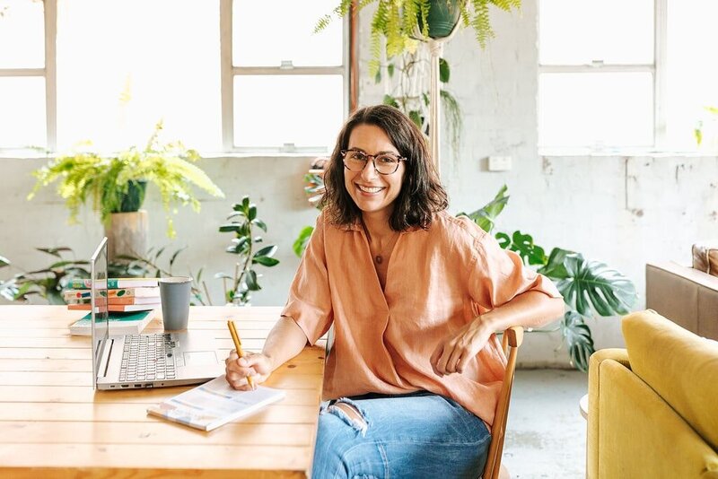 Nadine Nethery is a CX copywriter and strategist for small business owners ready to impress with REMARKABLE brand experiences.