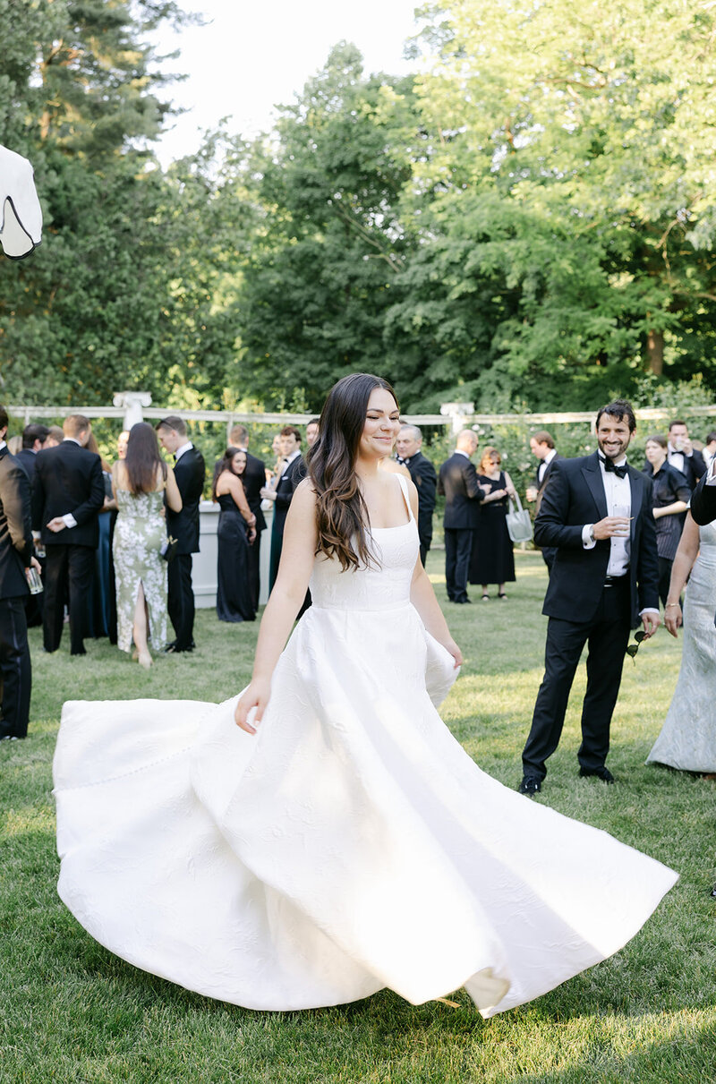 cocktail-hour-bride-spinning-middletown