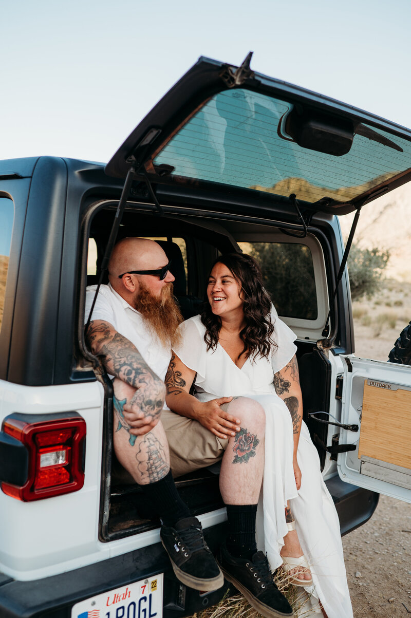 Jeeping intimate elopement in Southern Utah