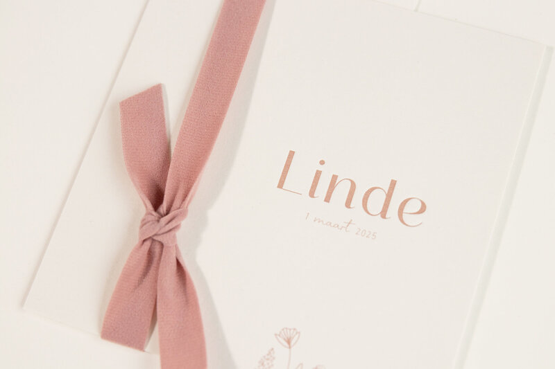 Letterpress-geboortekaartje-oudroze-Linde-met-bloemetjes-en-strik-4