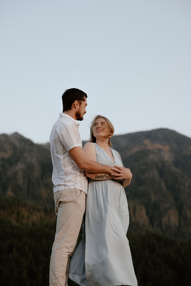 Columbia-River-Gorge-Engagement-Session-101