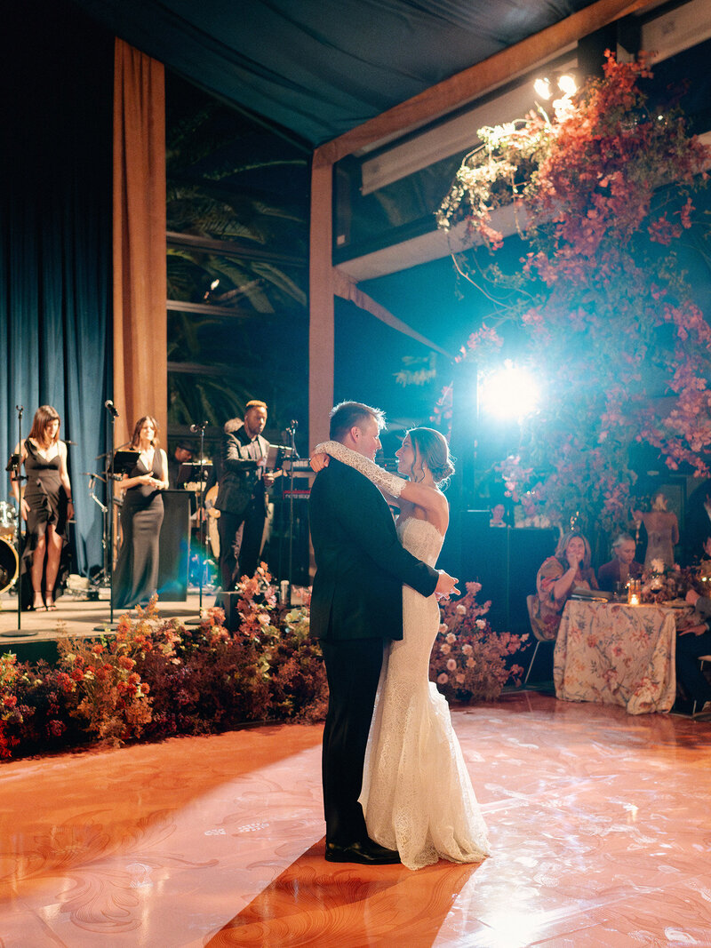 Autumn-Maximalist-Wedding-with-rich-tones-blue-velvet-draping-Ashley-Ludaescher-Photography-Vanessa-Noel-Events-0108