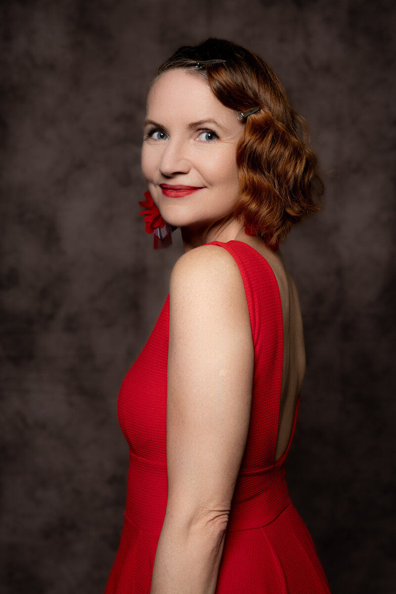 Portrait de femme sur fond chocolat Photographe de Montréal